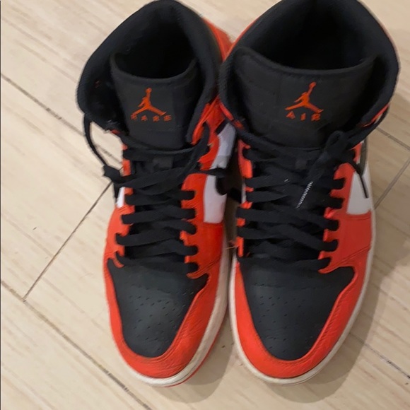 Sneakers - Picture 2 of 4